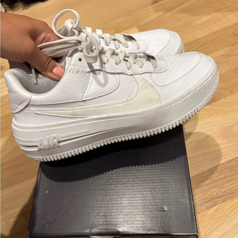Nike Air Force 1 PLT.AF.ORM White Sneakers, size 7 women’s